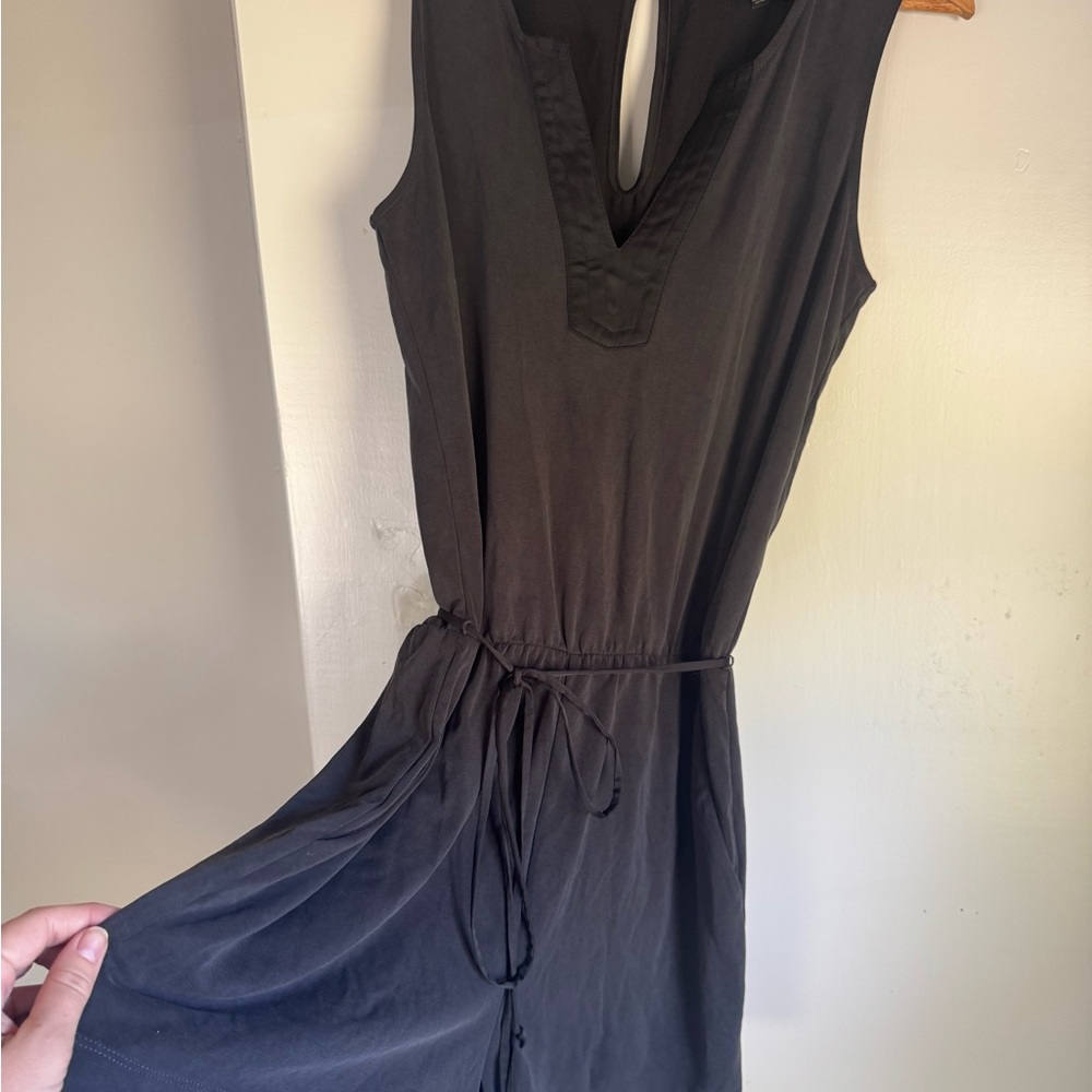 Elegant Black Sleeveless Jumper